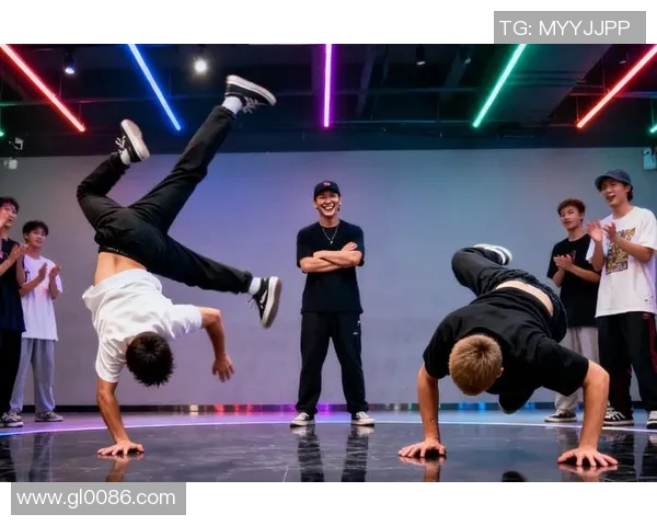 南京街舞队配合引发热议舞者间默契与争议的碰撞解析 南京街舞队配合引发热议舞者间默契与争议的碰撞解析