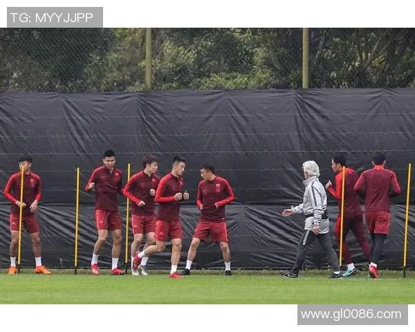 广州足球队防反战术解析：如何在比赛中实现高效防守与快速反击