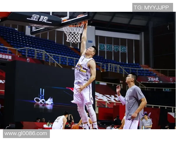 李根：从篮球场上的拼搏到生活中的坚持与奋斗之路