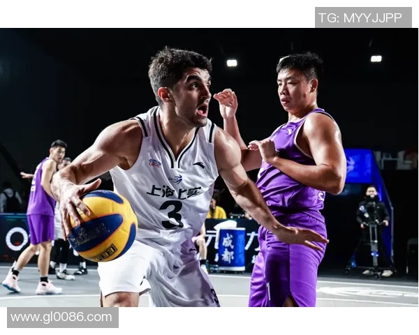 贾诚的奋斗之路与人生哲学探索：从平凡到卓越的成长故事