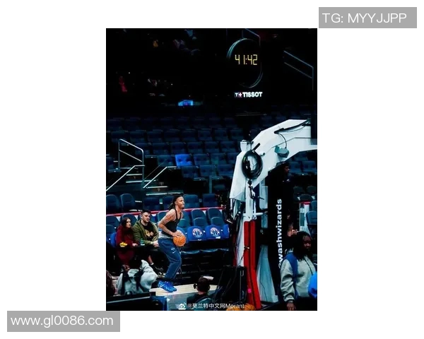 莫兰特复出首战狂砍38分灰熊球迷齐声高呼MVP荣耀时刻 莫兰特复出首战狂砍38分灰熊球迷齐声高呼MVP荣耀时刻