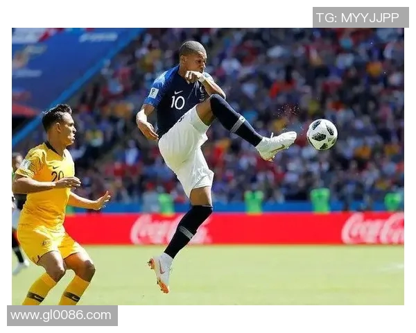 姆巴佩领衔法国队冲击世界杯冠军展现超凡实力与团队协作精神 姆巴佩领衔法国队冲击世界杯冠军展现超凡实力与团队协作精神