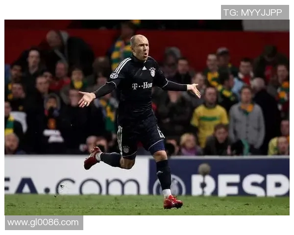 曼联与拜仁的对决陶伟解读比赛精彩瞬间与战术分析