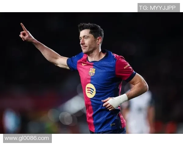 莱万再创辉煌带领球队征战新赛季展现无与伦比的足球才华与领导力