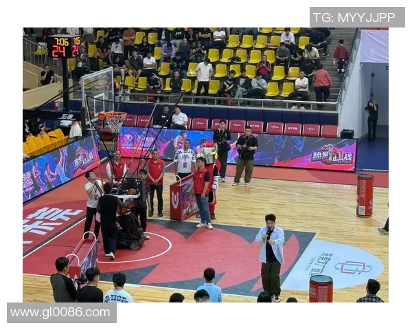 篮球明星游街盛况空前球迷热情高涨共庆篮球文化盛宴